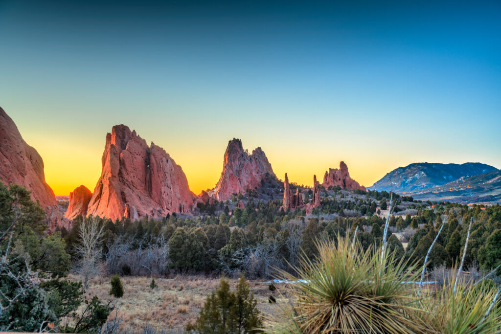 Garden-of-the-Gods-park-Colorado-Springs-Colorado-view-of-the-mountains